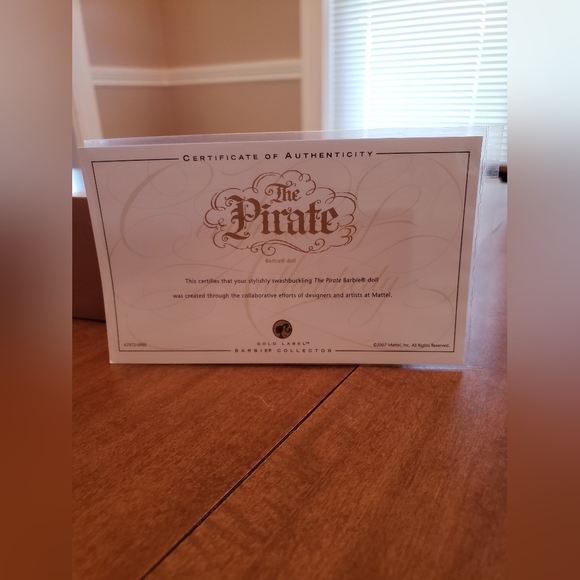 Collector's Gold Label 2007 "Pirate Barbie" - New w/ Certificate of Authenticity - Picture 11 of 15